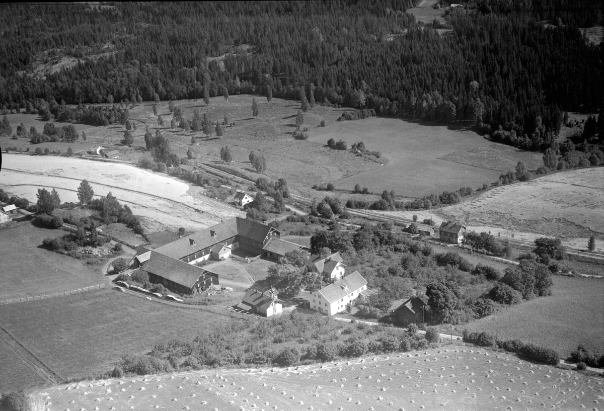 Flyfoto av Tande gard, Ringsaker.