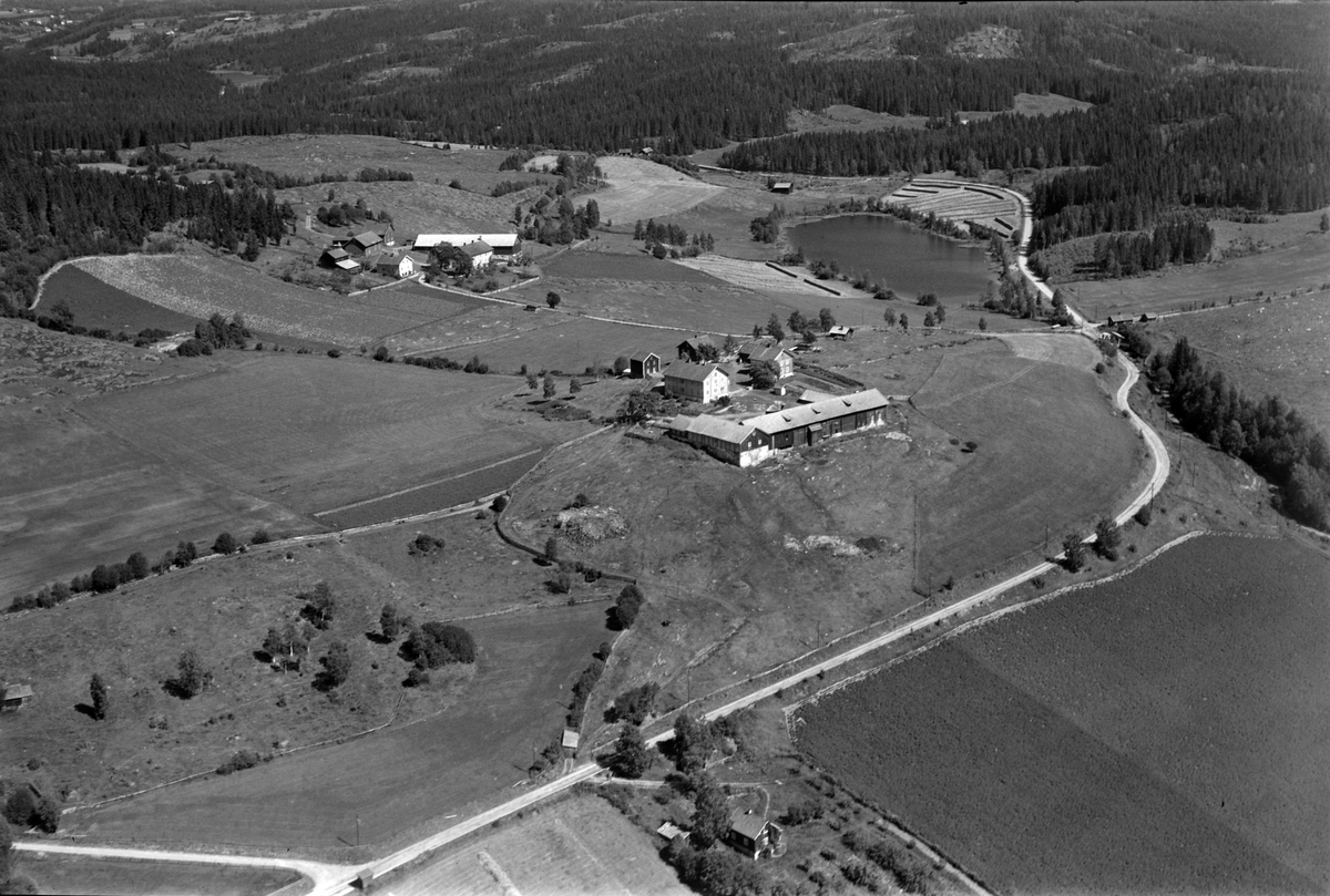 Flyfoto av Kinne nedre og øvre, Kinntjernet, Brøttum, Ringsaker.