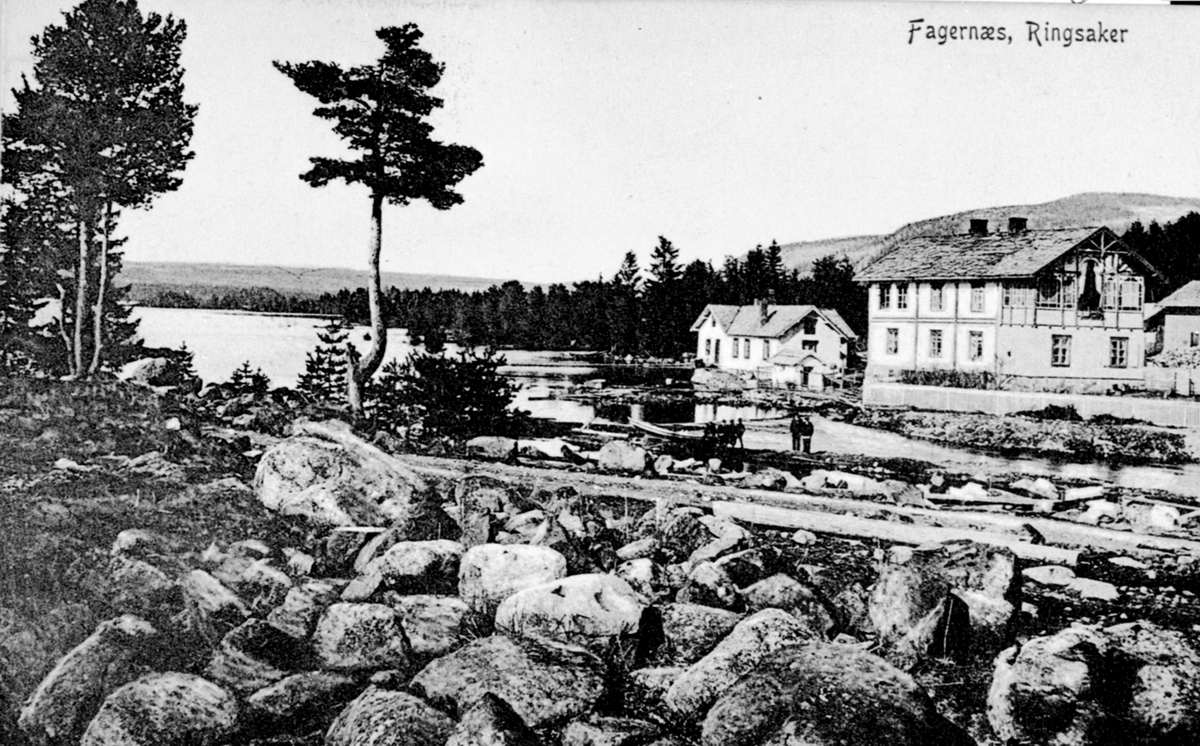 Postkort, Handelstedet Fagernes, Næroset, Ringsaker. Harby's Landhandleri. Landhandleriet opprettet i 1860 av Even Rustaden, kjøpt av Even Olsen i 1868, Chr. Fossen overtok i 1896, Aksel Harby i 1919,