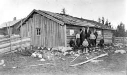 EKSTERIØR: HAFSALSTØRHUSET, TØMMERHUS, LAVLIA SETER, FOLK FO