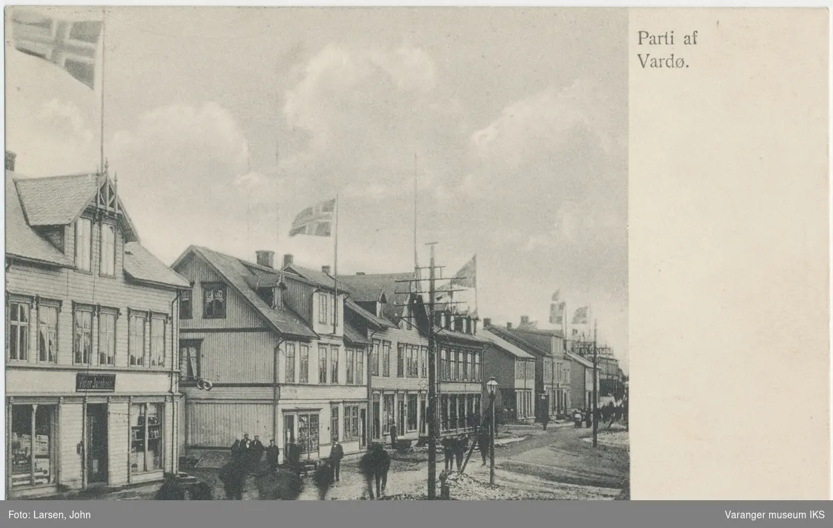 Postkort, Strandgata sett mot sør, antatt 17. mai