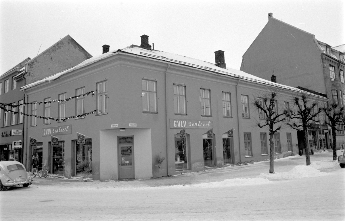 Parkgata 2, Hamar, eksteriør, vinter, butikk, "Gulvsenteret", krysset Strandgata, Parkgata,