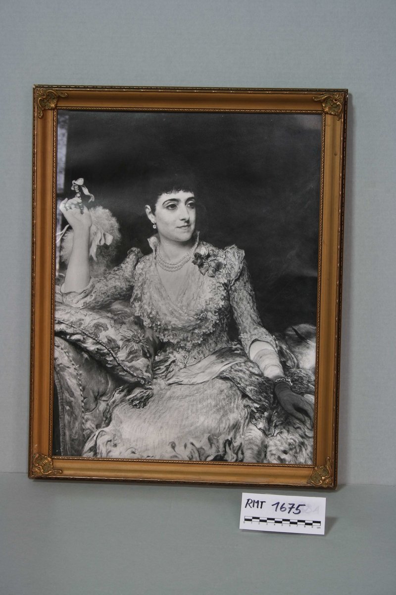 Portrett av den italienske operasangeren Adelina Patti.