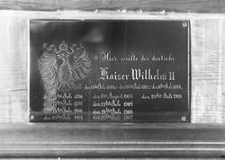 Skilt som forteller om den tyske keiser Wilhelm II's besøk p