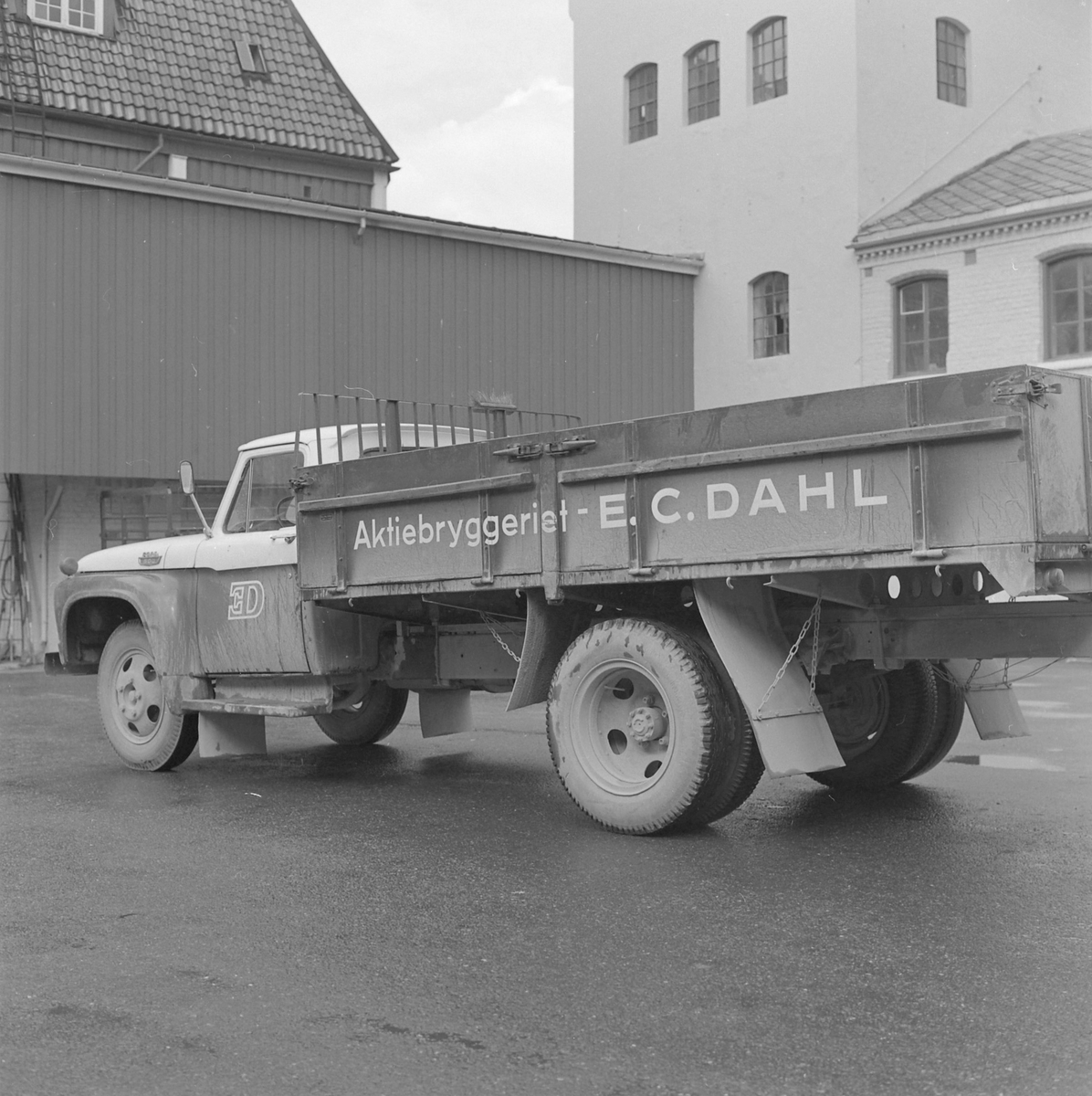 Kjøretøy fra E.C. Dahls Bryggeri.  (Aktiebryggeriet - E.C. Dahls)