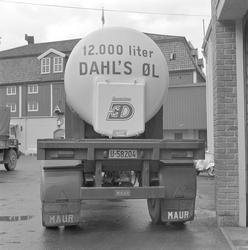 Kjøretøy fra E.C. Dahls Bryggeri.  (Aktiebryggeriet - E.C. D