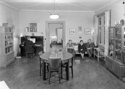 Reservelege Karel Cyvin på Reitgjerdet med familie