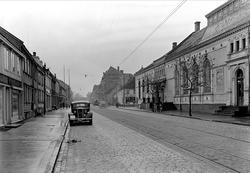 Sørover Prinsens gate med Teateret til høyre