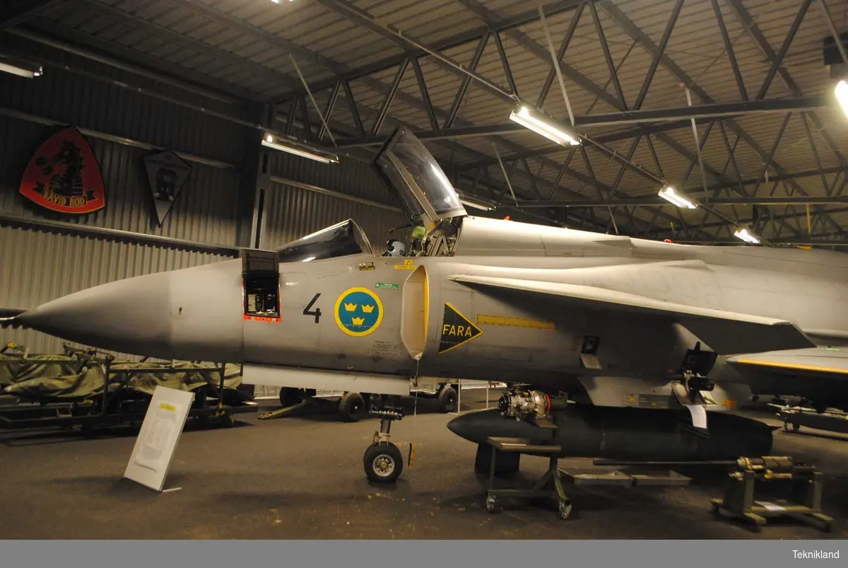 SAAB JA 37C Viggen nr 37392.
Flygplanet är i originalskick och komplett.
Flygplanet är deponerat från Flygvapenmuseum.
