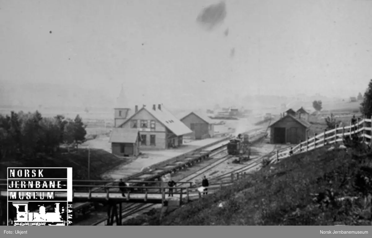 Oversiktsbilde over Ski stasjon, bl.a. med et damplokomotiv av type 14