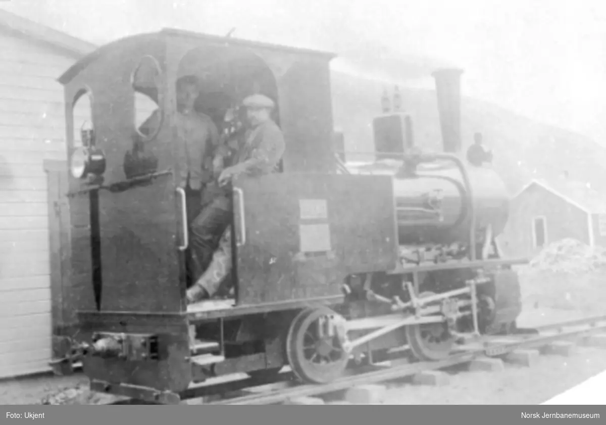Aurabanens damplokomotiv nr. 1 ferdigmontert