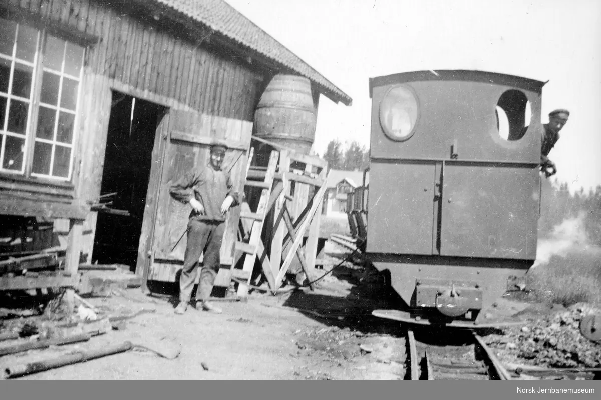 Damplokomotivet til Skedsmo sandforretning; vannfylling