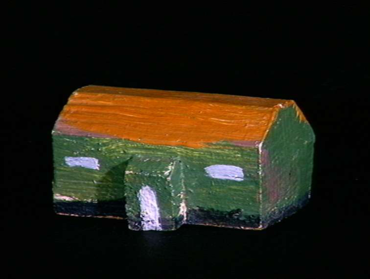 Sett med ca 200 leketøyhus laget av tre i forskjellige former og farger.