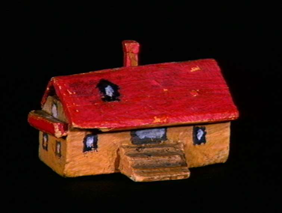 Sett med ca 200 leketøyhus laget av tre i forskjellige former og farger.