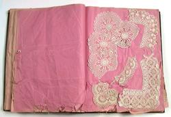 Blonde, hekleprøver i bok