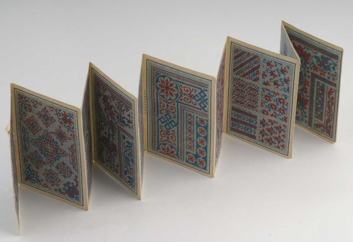 Folder med diverse broderimønstre, papir. Rød, blå trykk. Påskrevet 203-182-91.
