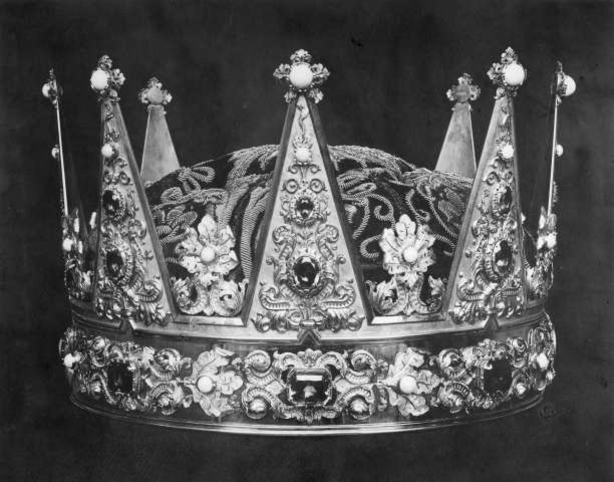 Kongeregalier, kronprinsens krone, laget av gullsmed H.C. Øyseth, 1846, Christiania. Etter tegning av Flintoe eller Frich.