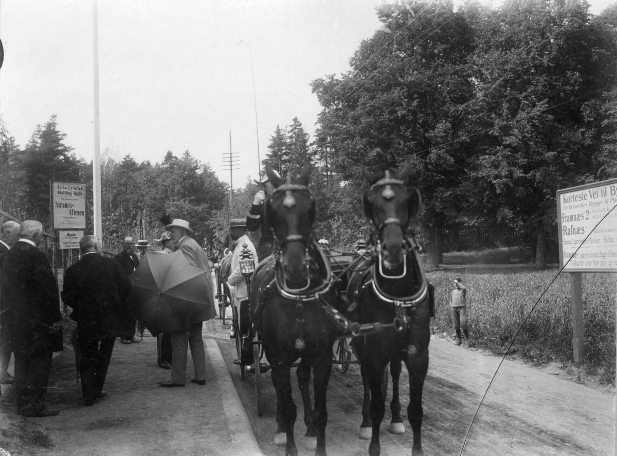 Den Kulturhistoriske utstilling 1901. Kong Oscar II kommer til åpningen.