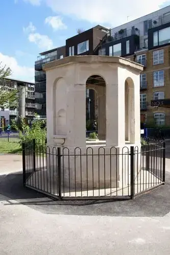 St. Olaf Church, Southwark. Drikkefontene. 